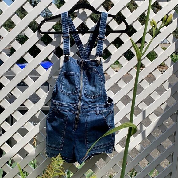 EUC WOMEN’S AMERICAN EAGLE SMALL OVERALL SHORTS - Picture 4 of 8